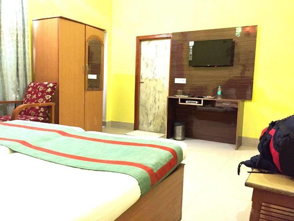 Treebo Trend Gupta Inn Varanasi Exterior photo