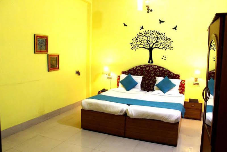 Treebo Trend Gupta Inn Varanasi Exterior photo