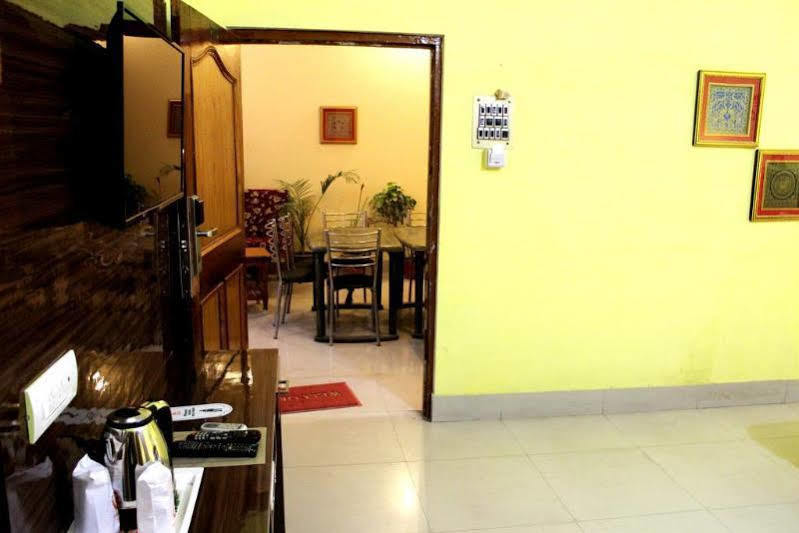 Treebo Trend Gupta Inn Varanasi Exterior photo